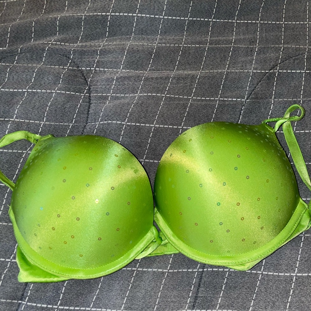 Victoria’s Secret push-up/miraculous plunge bra